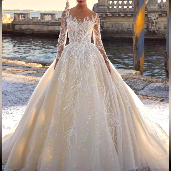 Demetrios wedding gown - Picture 1 of 3